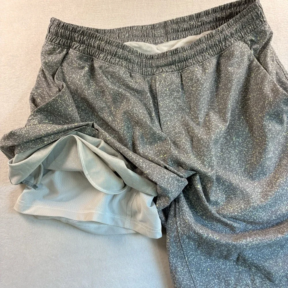Lululemon Shorts Mens L Jitter Dot Gray Pace Breaker Lined Stretch Zip Pocket